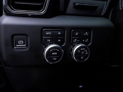 Used 2024 GMC Sierra 1500 AT4 w/ Technology Package AWD/4WD image 7