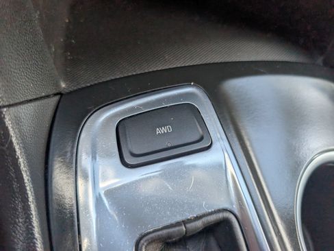 Used 2021 Chevrolet Equinox LT AWD/4WD image 26