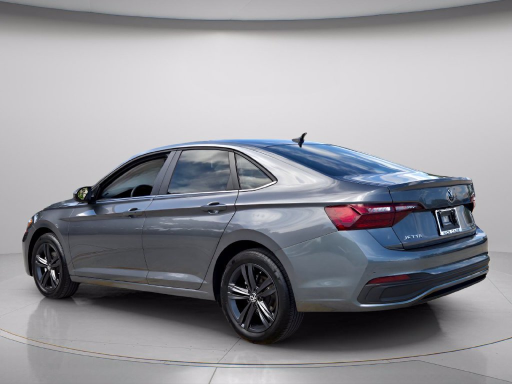 Certified 2024 Volkswagen Jetta SE w/ Panoramic Sunroof Package FWD image 4
