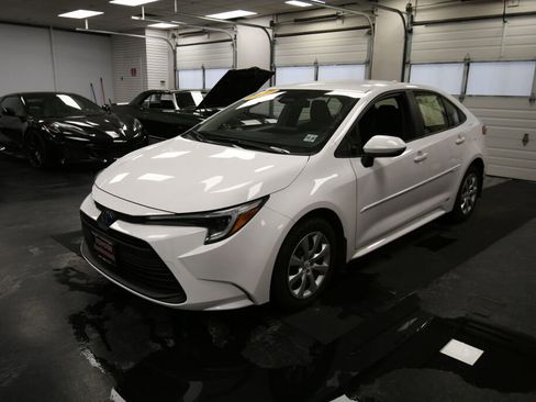 Certified 2024 Toyota Corolla LE image 3