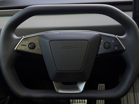 Used 2025 Tesla Cybertruck AWD Crew Cab image 34