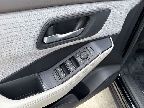 Used 2023 Nissan Rogue SV image 18