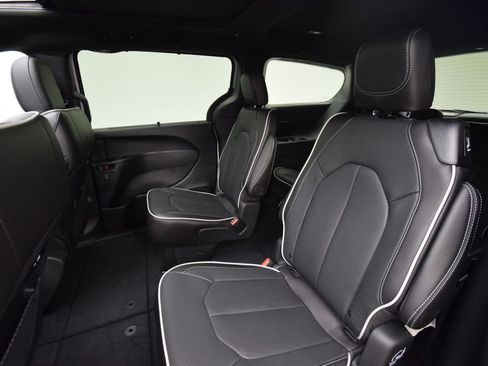 New 2026 Chrysler Pacifica Limited w/ S Appearance Package image 38