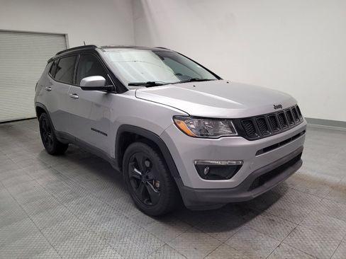 Used 2018 Jeep Compass Latitude FWD image 13