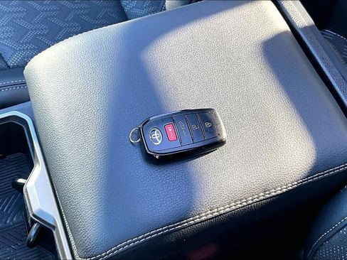 Used 2024 Toyota Tacoma Limited w/ Limited Package (LT) image 14