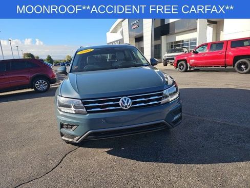 Used 2020 Volkswagen Tiguan SE w/ Panoramic Sunroof Package image 5