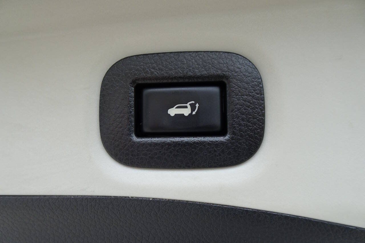 Used 2016 Nissan Rogue SV w/ SV Premium Package AWD/4WD image 10