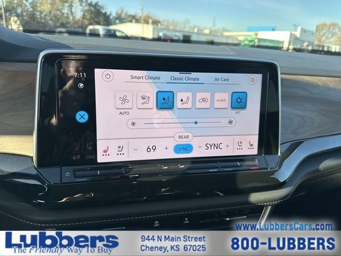 Used 2025 Volkswagen Atlas SE image 18