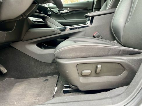 Used 2023 Buick Envision Essence image 12