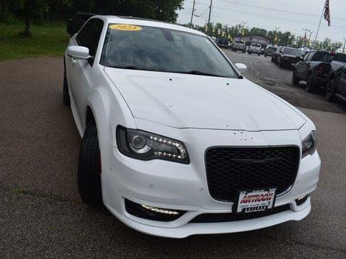 Used 2023 Chrysler 300 Touring L w/ Popular Equipment Group AWD/4WD image 10