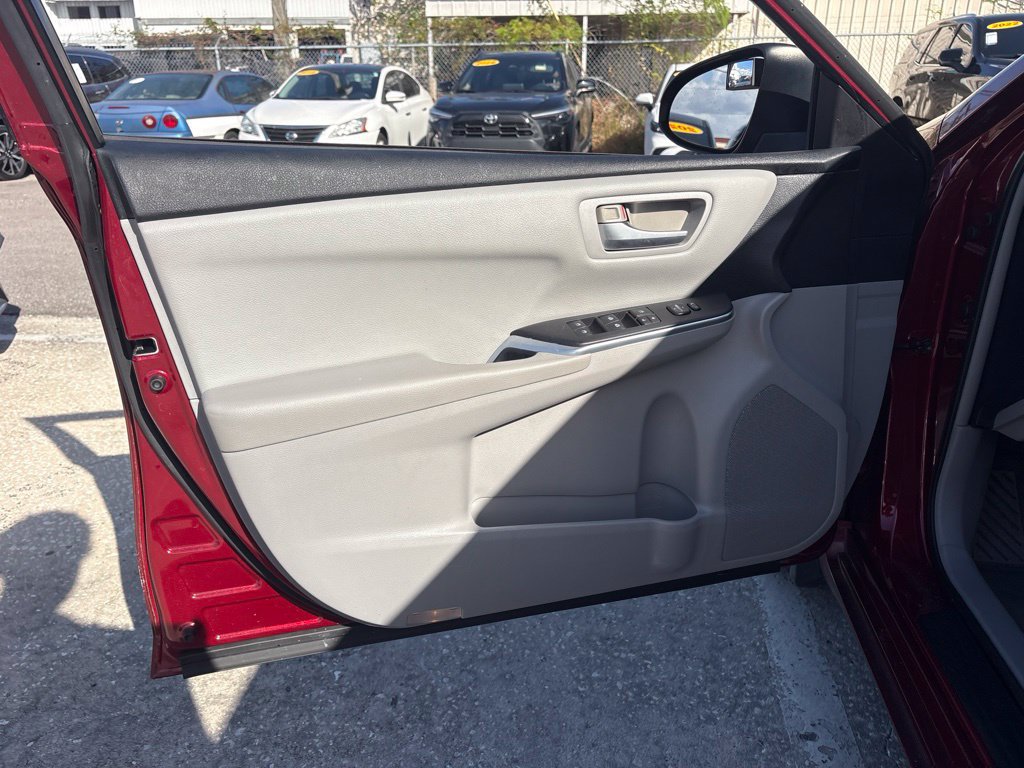 Used 2016 Toyota Camry LE FWD image 11