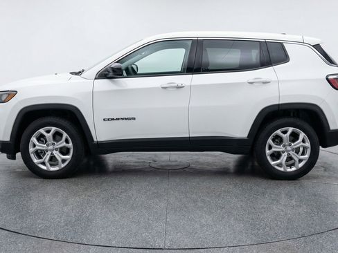Used 2025 Jeep Compass Latitude AWD/4WD image 5