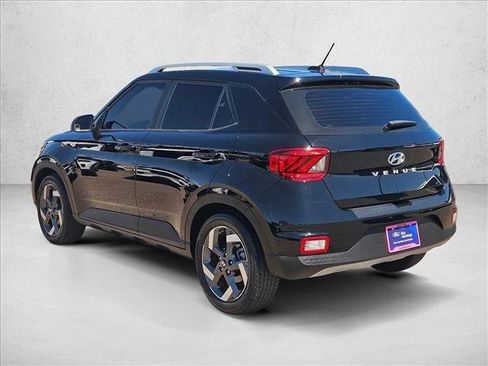 Used 2023 Hyundai Venue SEL FWD image 8