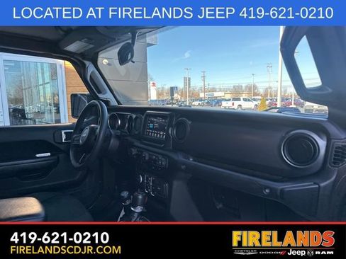 Used 2023 Jeep Gladiator Willys image 12