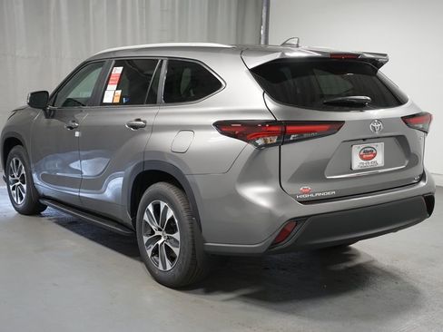 New 2026 Toyota Highlander XLE image 6