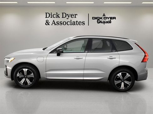 Certified 2025 Volvo XC60 T8 Core w/ Protection Package Premier image 3