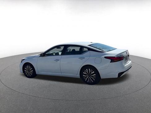 Used 2025 Nissan Altima 2.5 SV FWD image 10