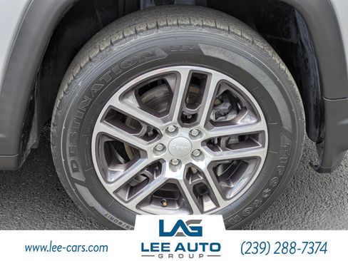 Used 2019 Jeep Compass Latitude w/ Popular Equipment Group FWD image 10