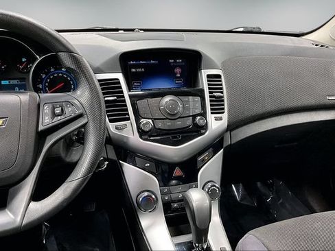 Used 2015 Chevrolet Cruze LT w/ Sun And Sound Package FWD image 9