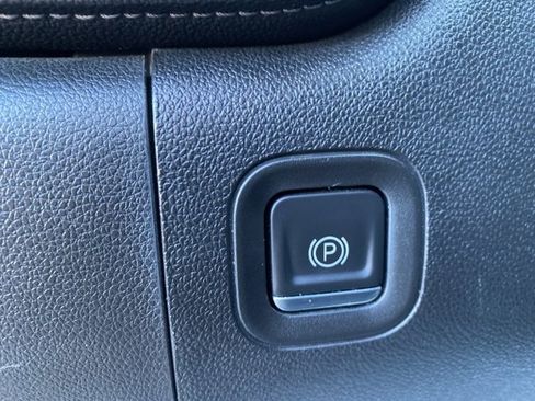 Used 2021 Chevrolet Silverado 1500 LT Trail Boss w/ Bed Protection Package image 20