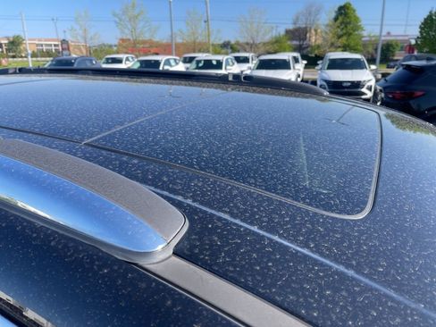 Used 2017 Chrysler Pacifica Limited FWD image 5