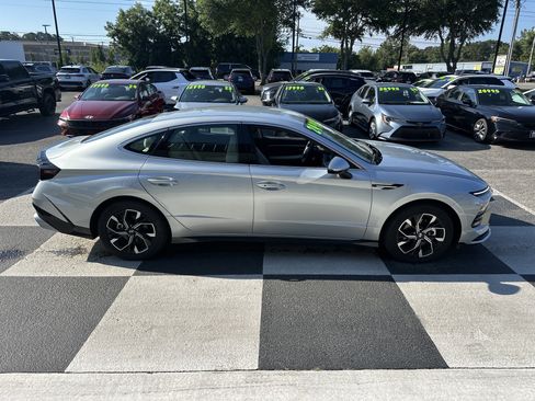 Used 2025 Hyundai Sonata SEL FWD image 3