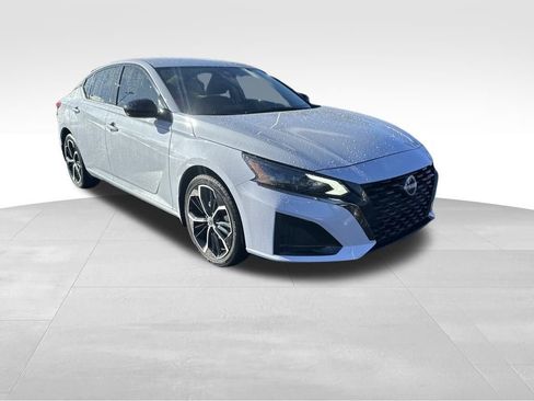 Used 2023 Nissan Altima 2.5 SR image 1