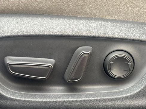 Used 2019 Toyota Camry SE image 9