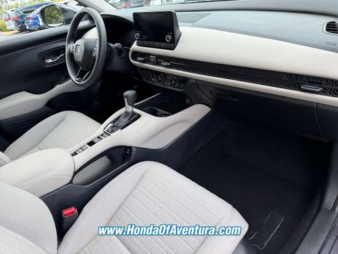 Certified 2025 Honda HR-V LX image 9