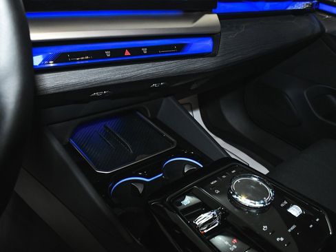 Used 2025 BMW i5 M60 w/ Executive Package image 53