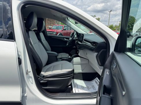 Used 2023 Ford Escape SE FWD image 16