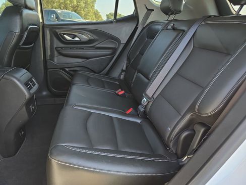 Used 2022 GMC Terrain SLT image 14