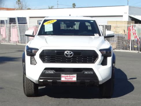 Used 2025 Toyota Tacoma TRD Off-Road image 3
