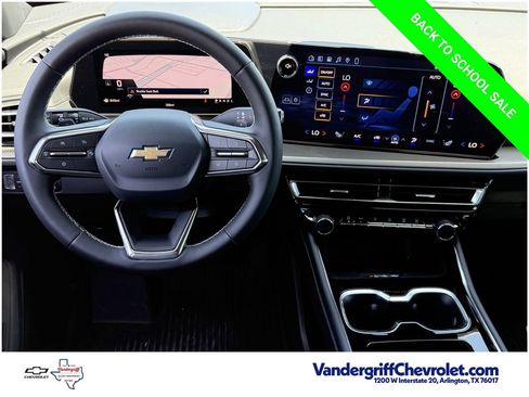 Used 2026 Chevrolet Traverse LT FWD image 11