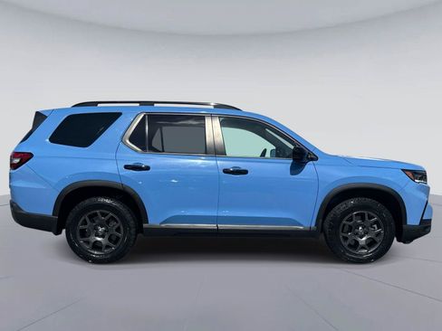 Used 2024 Honda Pilot TrailSport image 2