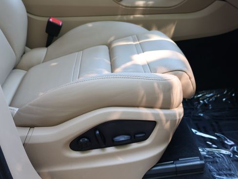Used 2023 Porsche Cayenne Platinum Edition AWD/4WD image 37