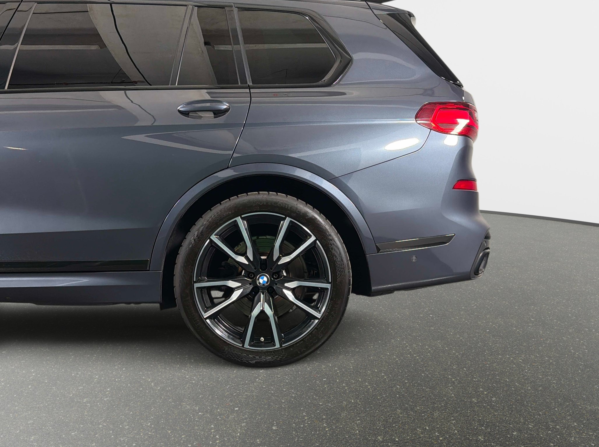 Used 2021 BMW X7 xDrive40i w/ M Sport Package AWD/4WD image 14