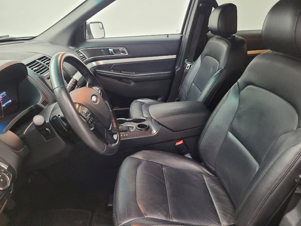 Used 2016 Ford Explorer XLT w/ Equipment Group 202A FWD image 17