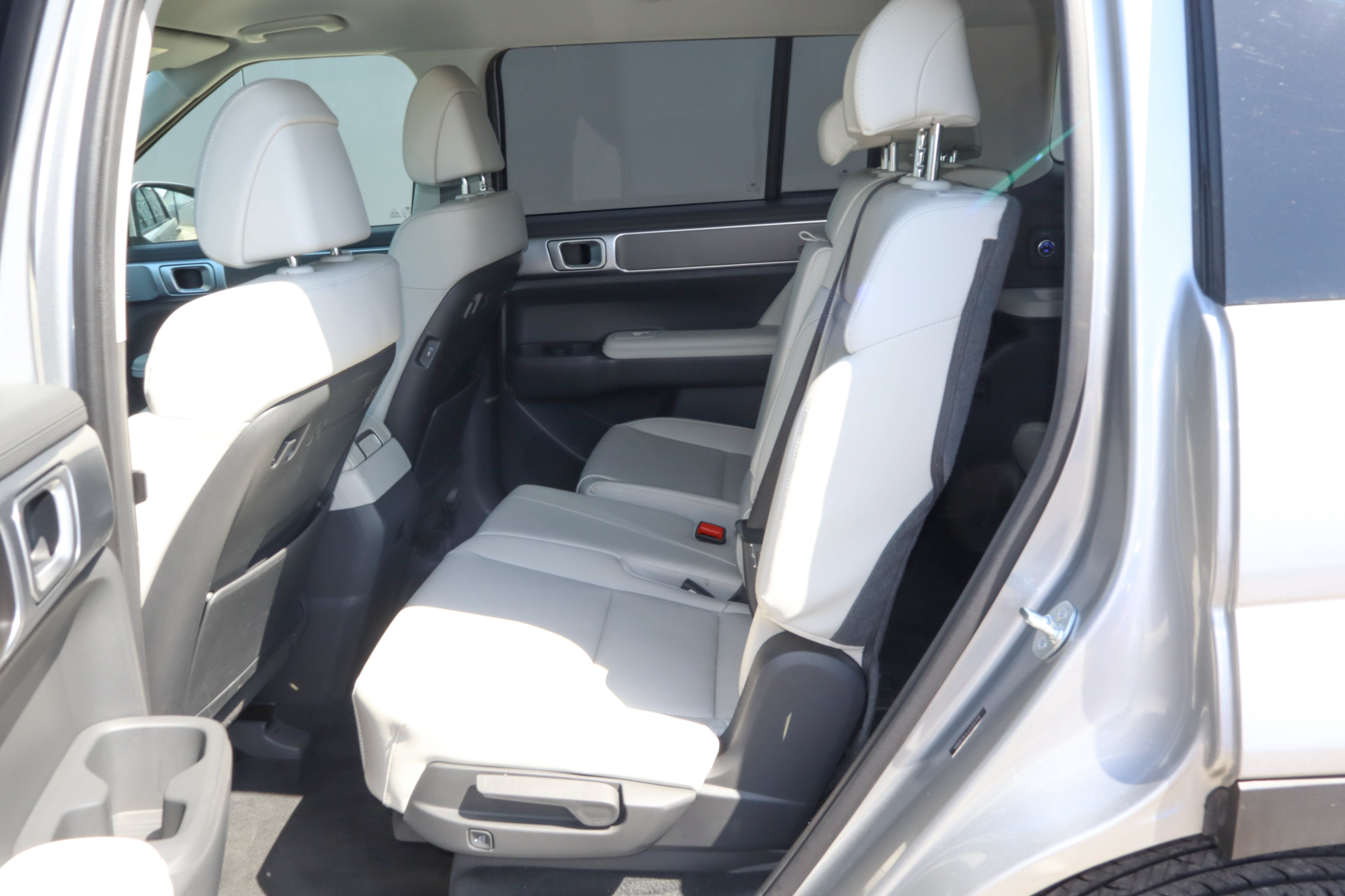 Used 2025 Hyundai Santa Fe SEL FWD image 8