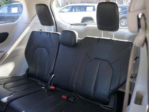 Used 2017 Chrysler Pacifica Touring-L w/ Tire & Wheel Group image 24