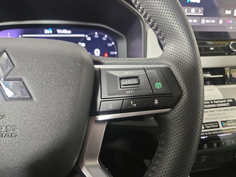 New 2025 Mitsubishi Outlander SE image 16