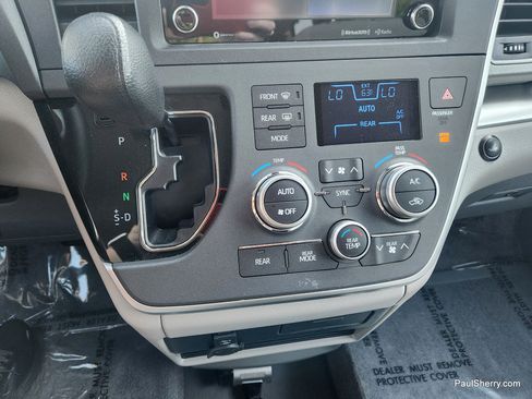 Used 2020 Toyota Sienna LE FWD image 46