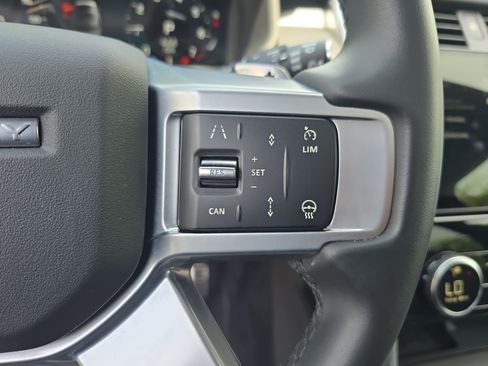 Certified 2025 Land Rover Discovery Dynamic SE AWD/4WD image 18
