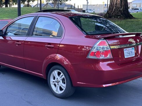 Used 2011 Chevrolet Aveo LT image 4