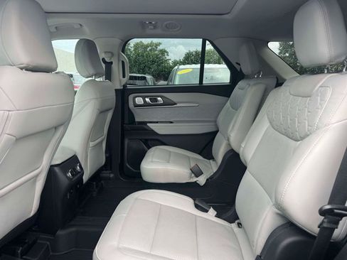 Used 2025 Ford Explorer Platinum w/ Ultimate Package AWD/4WD image 16