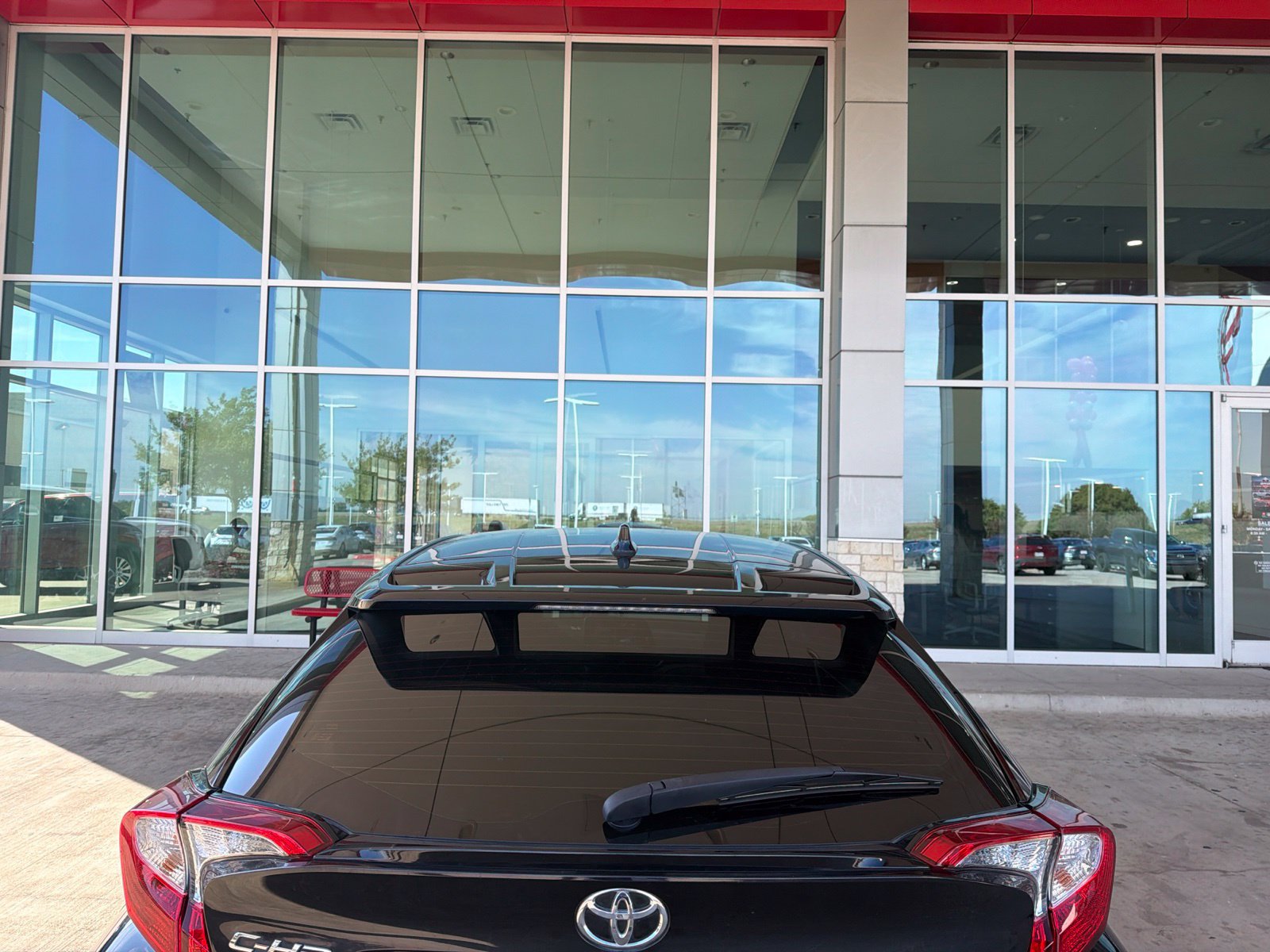Used 2021 Toyota C-HR XLE FWD image 14