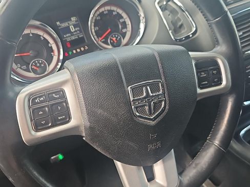 Used 2019 Dodge Grand Caravan GT FWD image 2