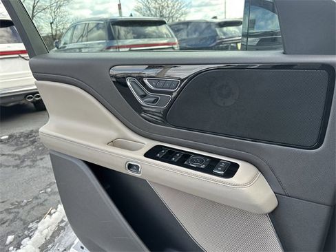Certified 2023 Lincoln Aviator Standard w/ Premium Package image 30