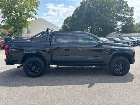 Used 2025 Chevrolet Colorado Z71 w/ Midnight Edition AWD/4WD image 5