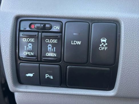 Used 2015 Honda Odyssey Touring image 12